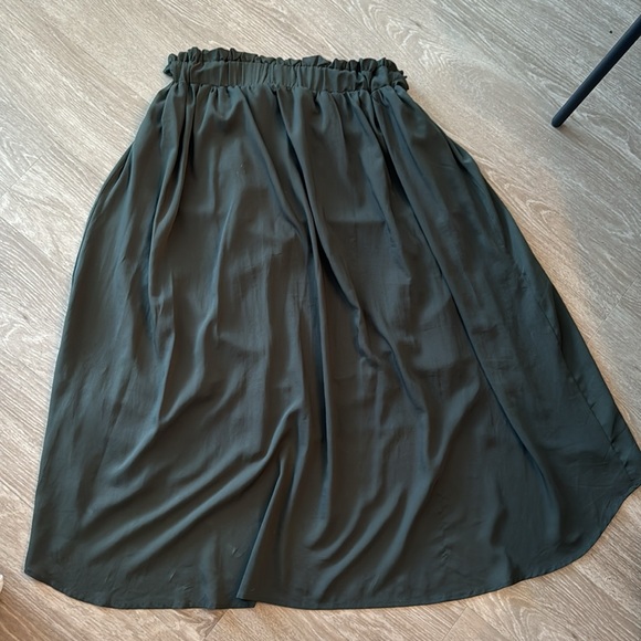 Olive green high low skirt - Picture 2 of 3